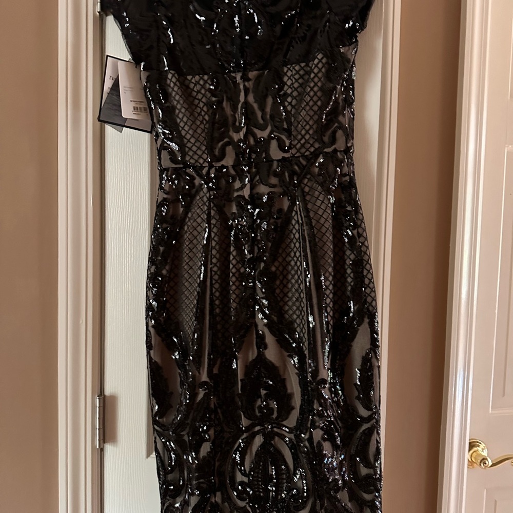 WHITE RUNWAY COCKTAIL DRESS - Picture 2 of 2